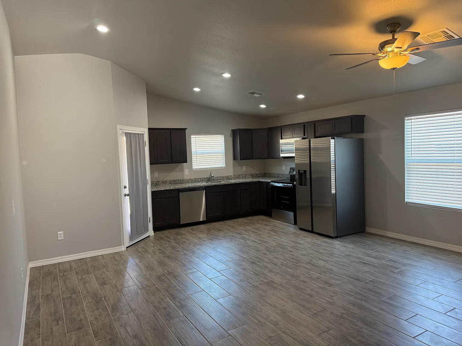 632 Vista Grande Dr — Photo 2