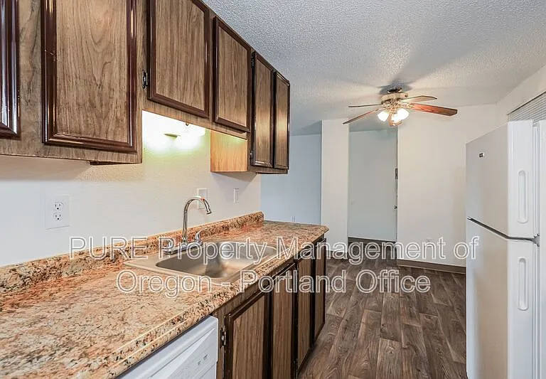 Parkway Garden — Photo 147