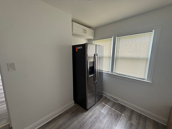 5th image of 698 E Sibley Blvd