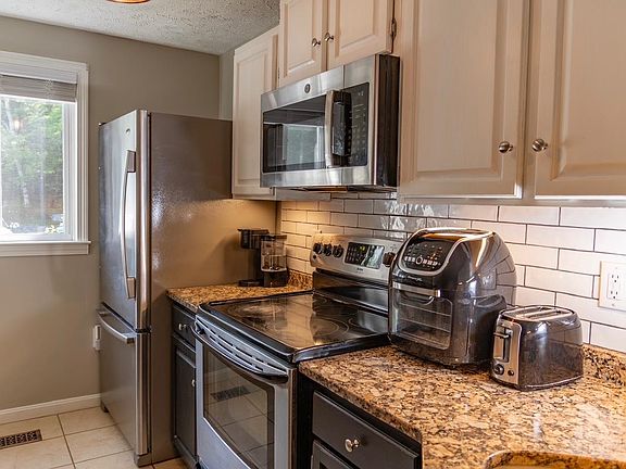 4th image of 503 Eastview Drive