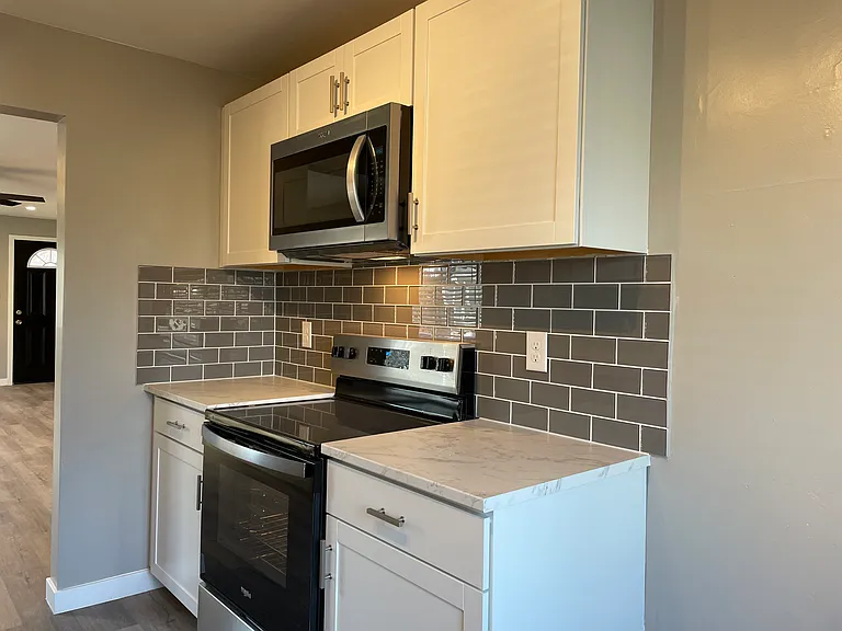 891 S Harris Ave — Photo 11