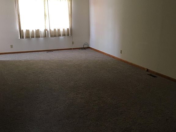 3rd image of 224 E St S Unit 8