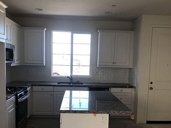 3rd image of 288 Limoneira Ln