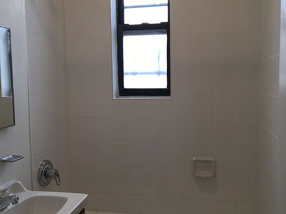 5th image of 2841 34th St APT 44