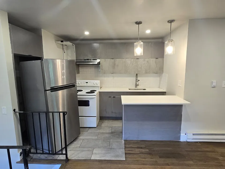 285 S Center St #16A