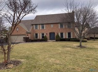 343 Valley Ln, Perrysburg, OH 43551