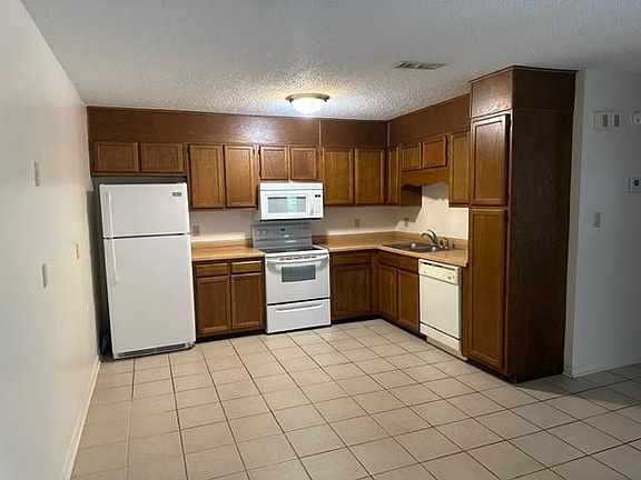 2nd image of 3365 Green Briar Cir APT A