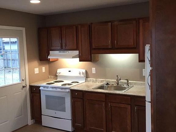 3rd image of 1033 Southlea Dr