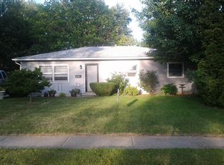 207 W Arrowhead St, North Aurora, IL 60542