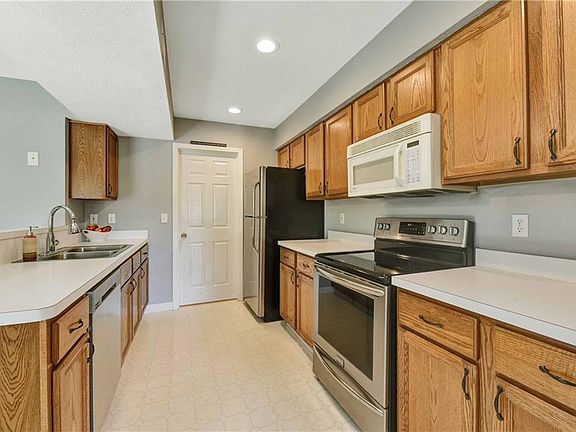 4th image of 8628 Redtail Ct