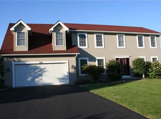 2038 Rainbow Ln, Lima, NY 14485