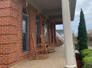 9400 Amber Ridge Ct, Louisville, KY 40272