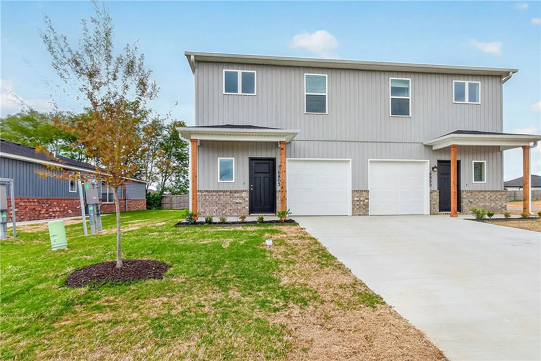3 bed, 2.5 bath, 1599 sqft, $1,525 — Photo 2