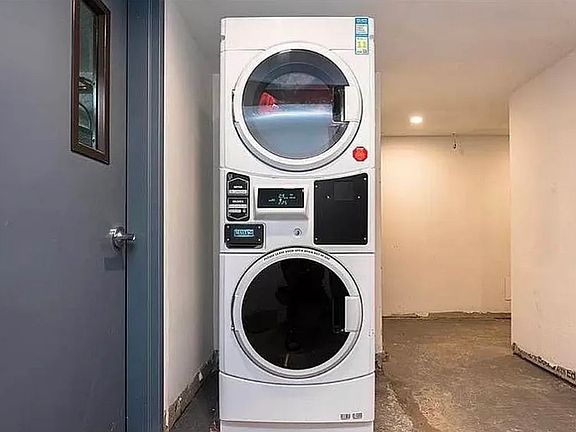 3rd image of 1310 Halsey St #3C