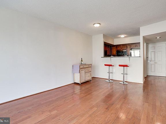 5th image of 1001 N Randolph St APT 313