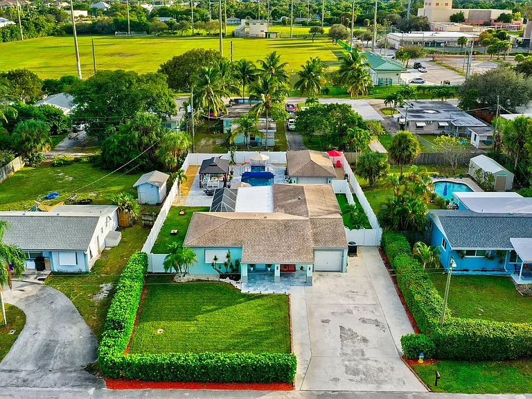 310 Gulfstream Dr — Photo 70