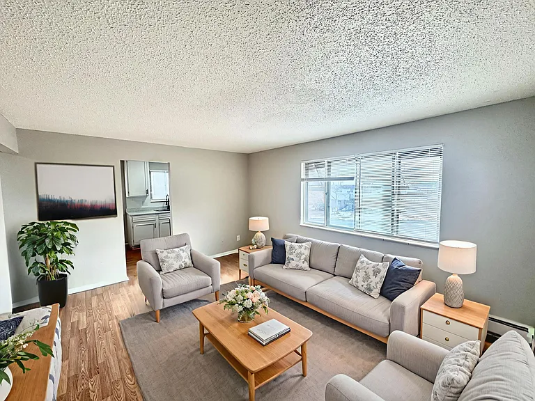 2620 King Street — Photo 1