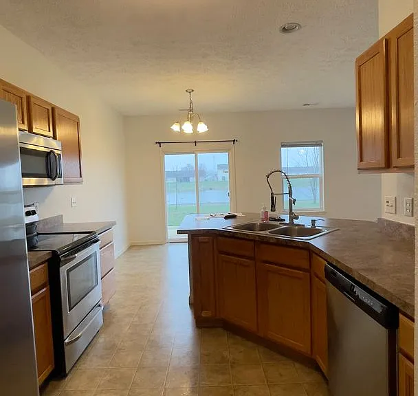 3232 Huxley Dr — Photo 11