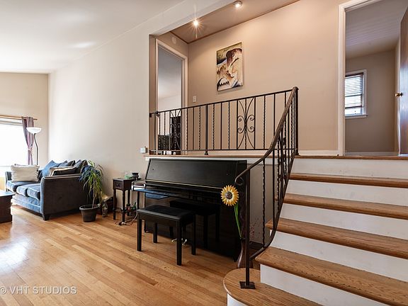 3rd image of 2753 Crawford Ave