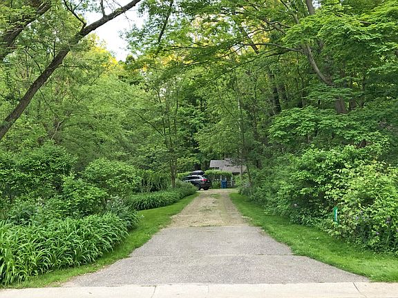 5th image of 963 Allegan St