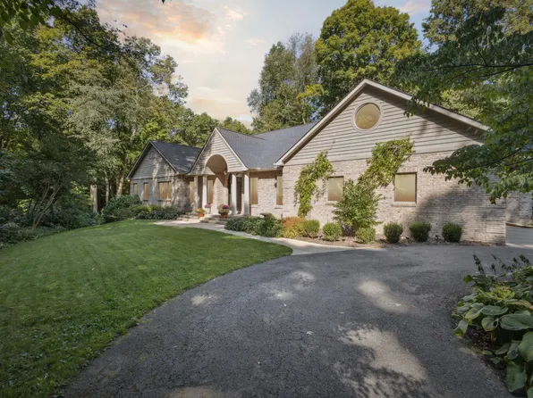 9344 Park Ridge Trl, Berrien Center, MI 49102