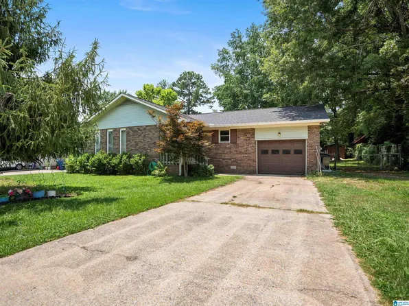 1911 Glen Davis Ln, Oxford, AL 36203