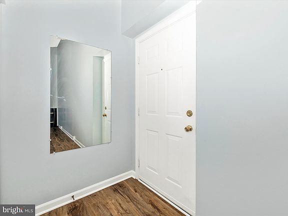 5th image of 903 Blue Leaf Ct #K