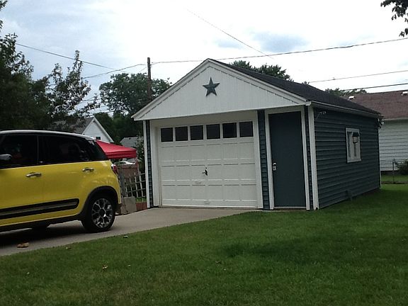 Front of 1.5 car garage