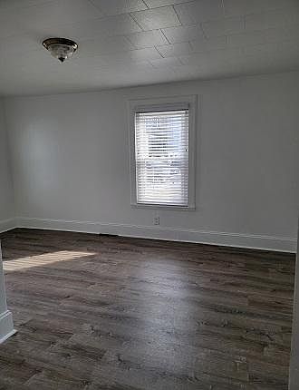 2nd image of 142 W King St