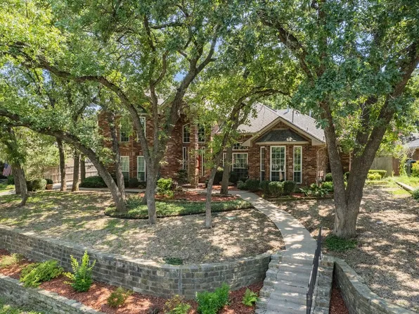 2720 N Buttermilk Dr, Arlington, TX 76006