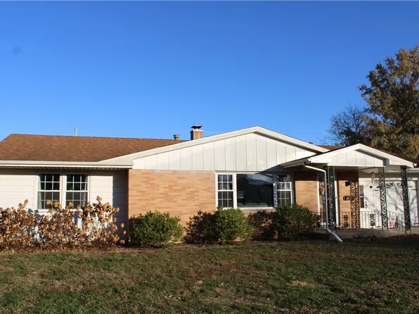 1035 E Northland Dr, Shelbyville, IL 62565