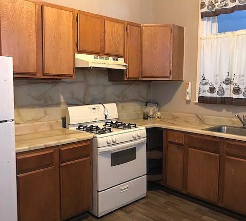 5th image of 2113 W Pacific St