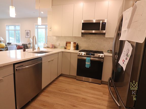 2nd image of 458 Washington St #203