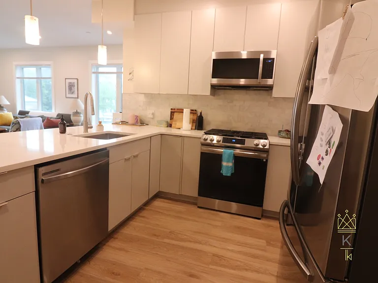 458 Washington St #203 — Photo 2