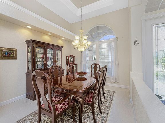 5th image of 12109 SW KINGSWAY CIRCLE