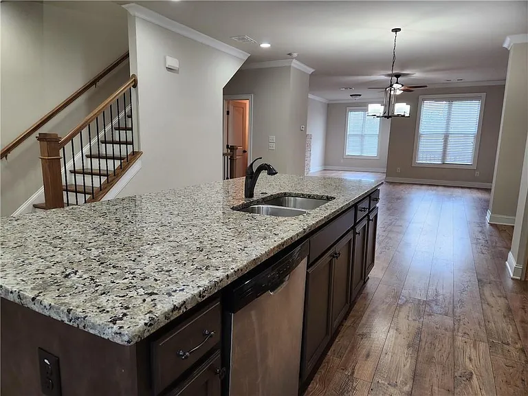 1323 Faircrest Way — Photo 5