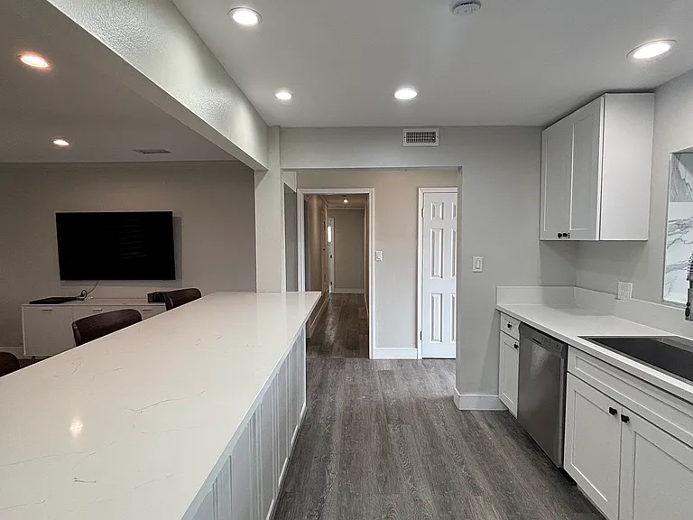 11392 Biscayne Blvd — Photo 10