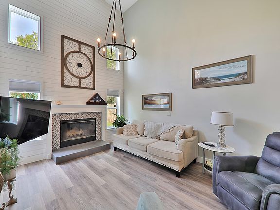 5th image of 908 Majestic Cypress Dr N