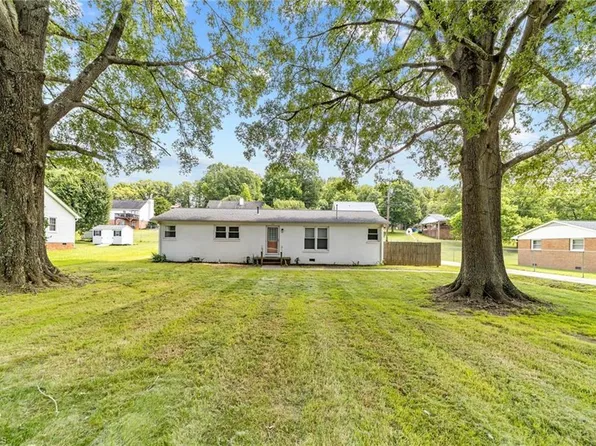 707 W Academy St, Madison, NC 27025