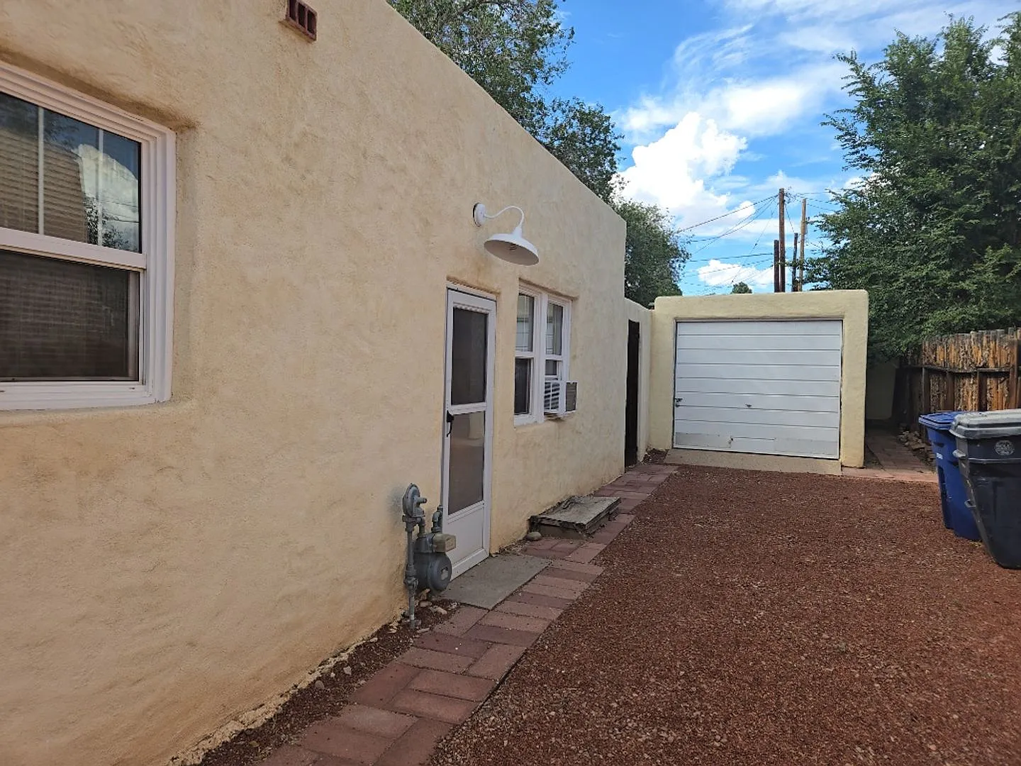 2-bedroom, 1-bathroom home located in the vibrant city of Albuquerque — Photo 2