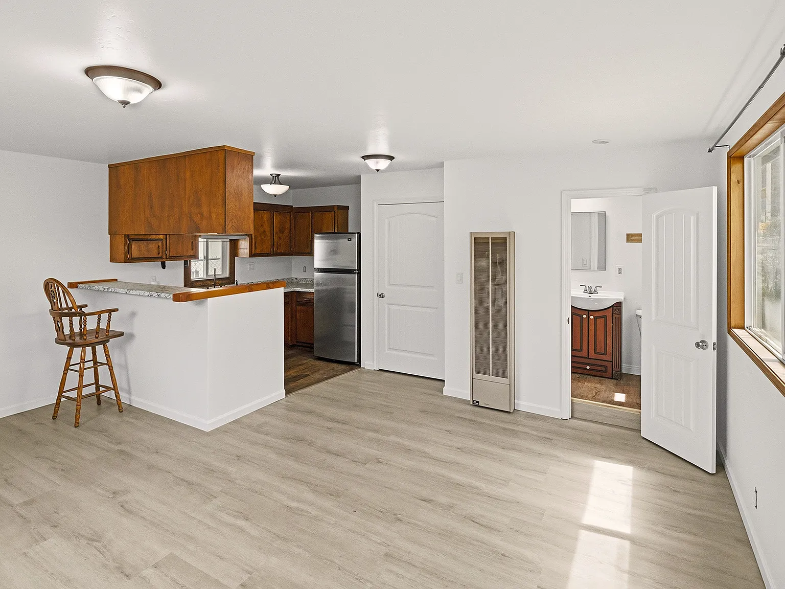 Studio, 300 sqft, $1,200 — Photo 3