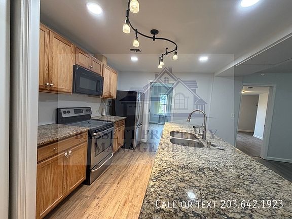 5th image of 191 Davis St