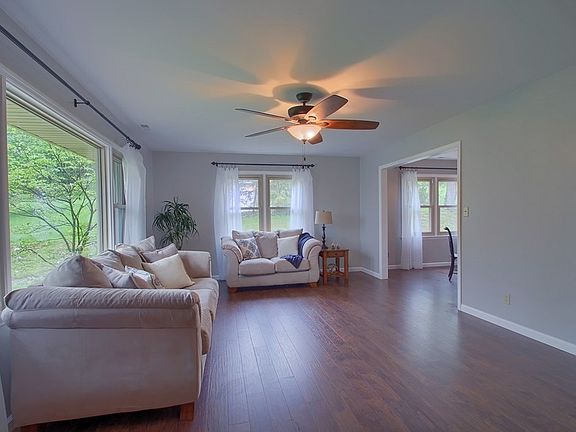 5th image of 1 Applewood Dr #560/967