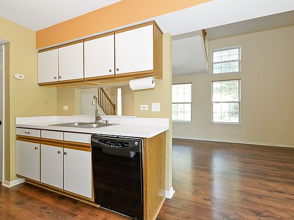 5th image of 9330 Meadowview Dr