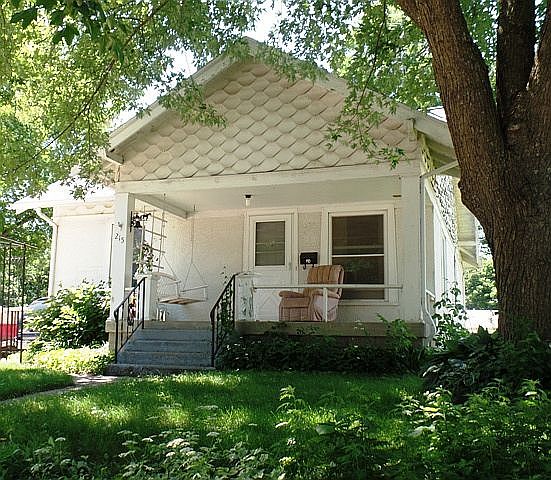 CUTE COTTAGE HOME LOCATED CL
