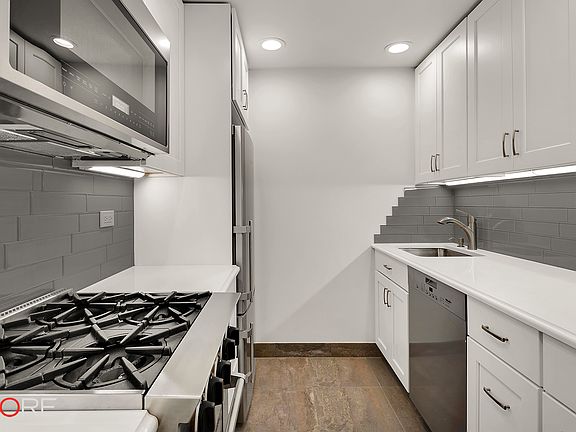 4th image of 225 W 83rd St APT 4W