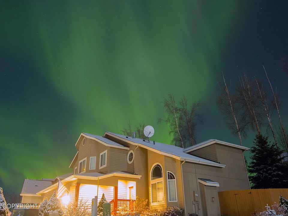 1st image of 16427 Mills Park Cir