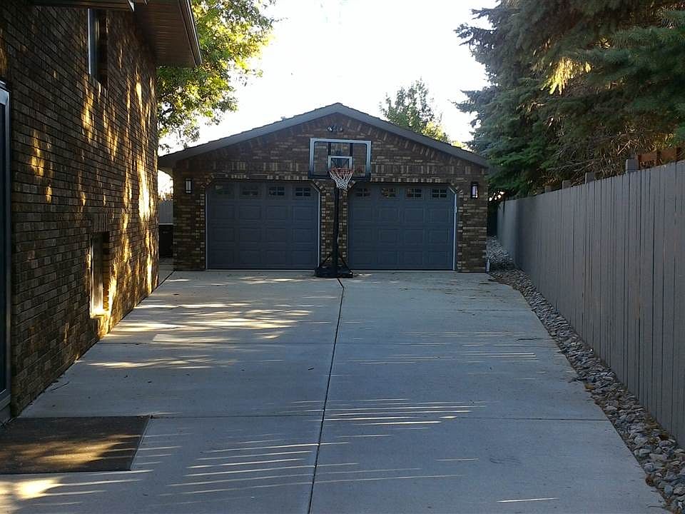 2nd image of 804 SW Clarke Dr