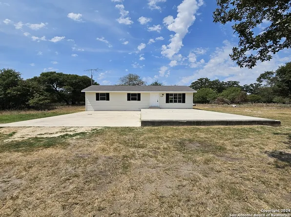 128 misty oaks, Floresville, TX 78114