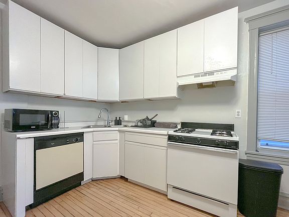 4th image of 2442 N Ashland Ave #1
